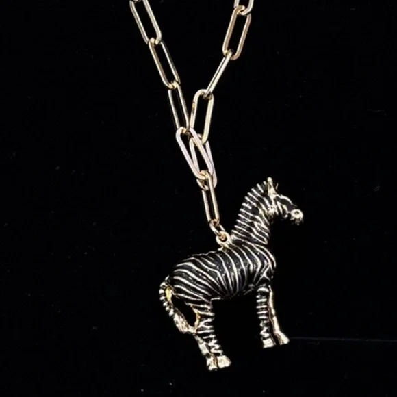 NWT ⚜️🦓⚜️ Piper K Beautiful Zebra Pendant Chain Necklace - Picture 3 of 7